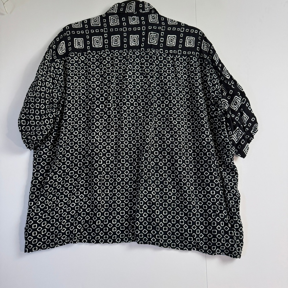 Y2K Passports Pier 1‎ Imports Black White Geometric Rayon Button Up Shirt S - Picture 4 of 4
